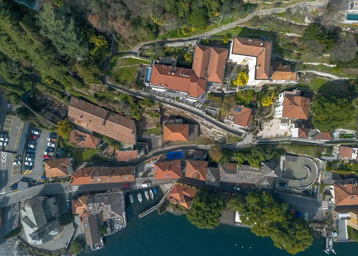 Hugau - * Carate Urio